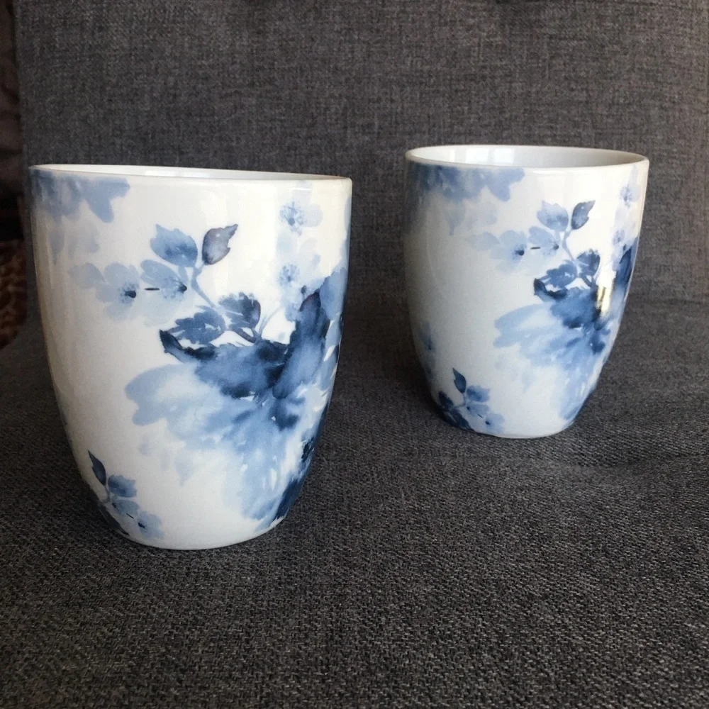 Set of 2 Midnight Roses Porcelain Coffee Mugs Blue White 12 oz